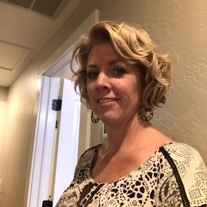 Meet your Posher, Debbie